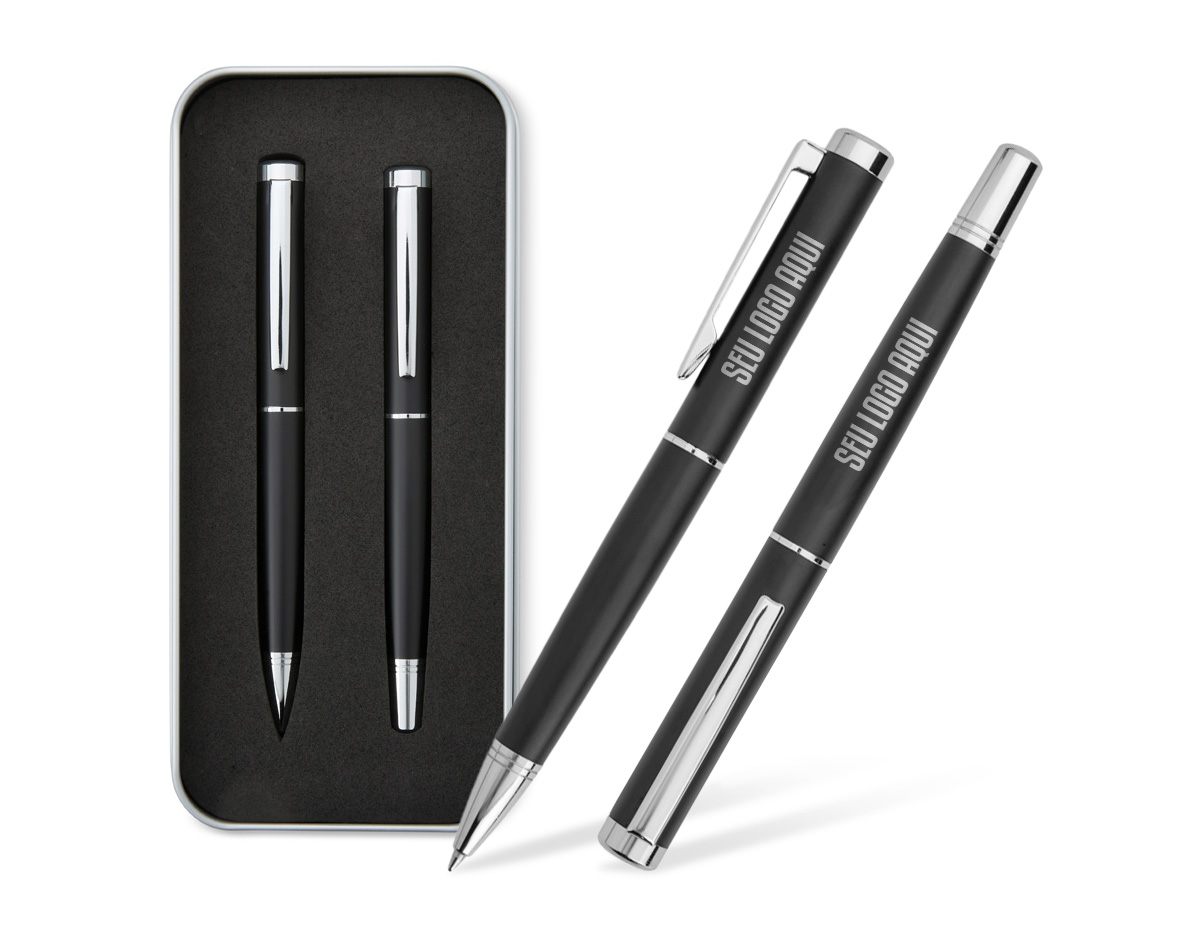 Nosso sofisticado kit de canetas esferográfica e roller em metal é ideal para quem busca estilo e funcionalidade. A caneta esferográfica possui acionamento por rotação, carga azul de 1.0mm, proporcionando uma escrita suave e precisa. A caneta roller, com carga de 0.7mm, oferece um traço delicado e fluido. O kit vem com um estojo de metal revestido em espuma, que protege e exibe as canetas com elegância, tornando-o um presente perfeito ou acessório de escritório refinado.
