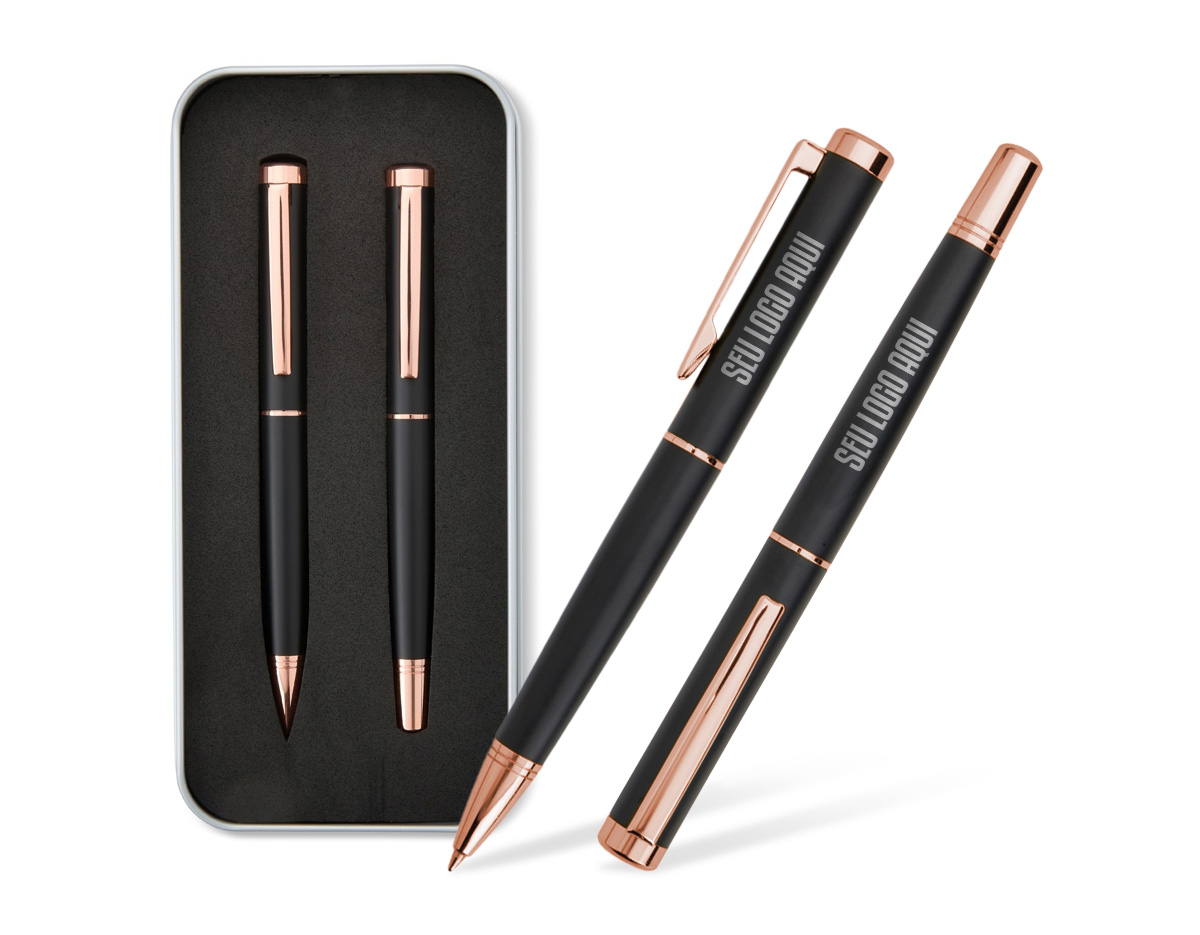 Nosso sofisticado kit de canetas esferográfica e roller em metal é ideal para quem busca estilo e funcionalidade. A caneta esferográfica possui acionamento por rotação, carga azul de 1.0mm, proporcionando uma escrita suave e precisa. A caneta roller, com carga de 0.7mm, oferece um traço delicado e fluido. O kit vem com um estojo de metal revestido em espuma, que protege e exibe as canetas com elegância, tornando-o um presente perfeito ou acessório de escritório refinado.