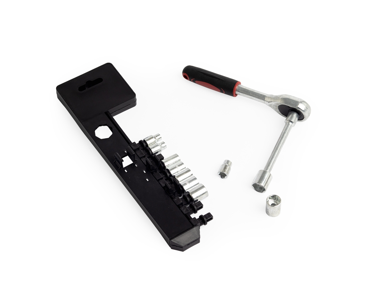 Kit de ferramentas com 12 peças, armazenadas em um estojo plástico resistente para fácil transporte e organização. O conjunto inclui 1 chave catraca, 1 chave extensora e 10 soquetes de diferentes tamanhos, oferecendo versatilidade para diversos tipos de reparos e manutenções. Ideal para quem busca praticidade e eficiência em tarefas do dia a dia, o kit é compacto e completo, atendendo a necessidades básicas de mecânica e manutenção doméstica.