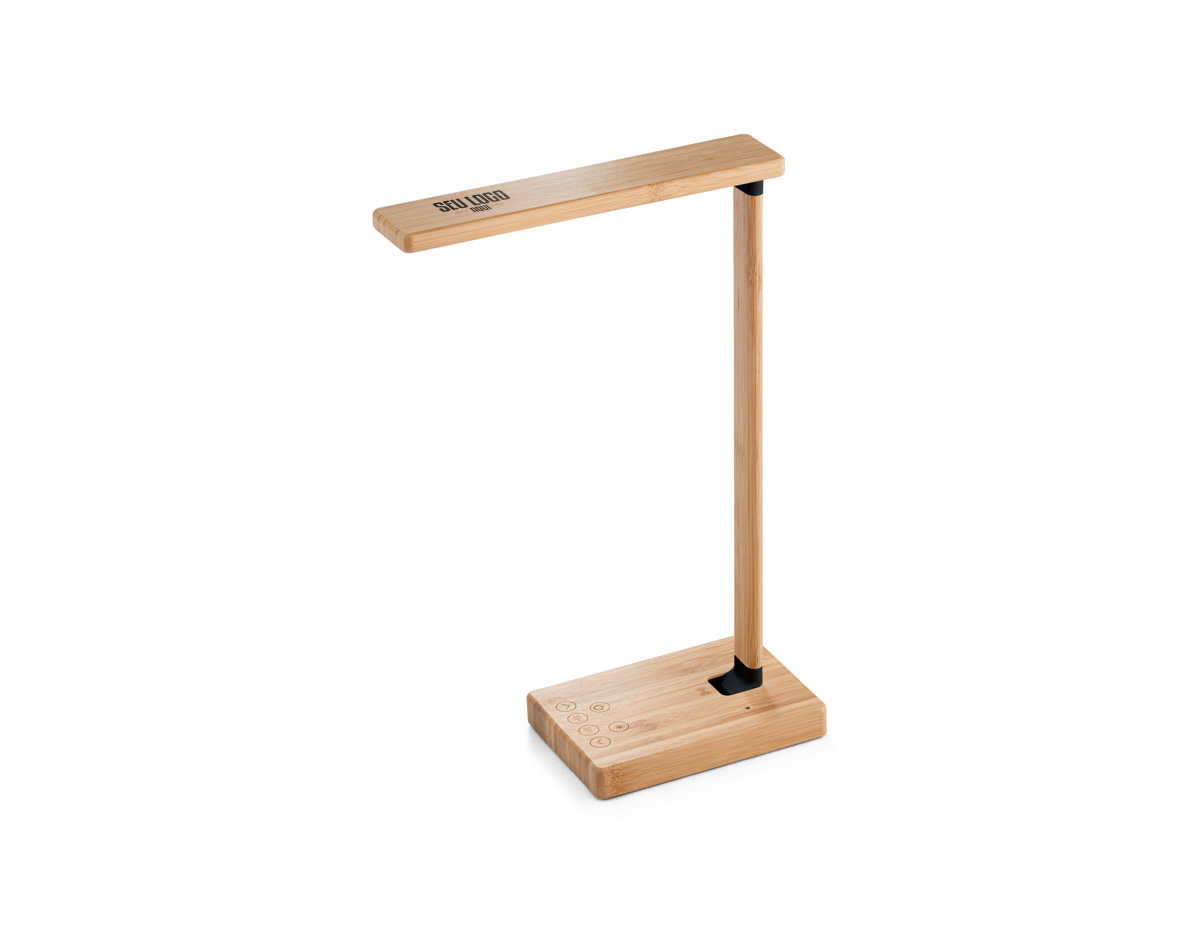 Luminária de mesa dobrável em bambu com carregador wireless super rápido, com 16 LEDS brancos e 9 amarelos. O carregador sem fios é de carregamento super rápido, tendo uma potência máxima de 15W. Incluso cabo de carregamento USB-C de 1 metro. Fornecido em caixa presente de papel kraft. A cor e o resultado da impressão nos materiais naturais pode variar entre produtos. 432 x 110 x 37 mm | Caixa: 116 x 444 x 35 mm