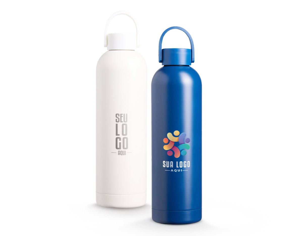 Experimente a qualidade desta garrafa térmica de 750ml. Feita em inox 304, excelente para manter a temperatura perfeita, seja ela quente ou fria. Possui tampa plástica com abertura rosqueável e alça flexível emborrachada para maior conforto ao transportá-la. Essa garrafa com certeza é a escolha perfeita para o dia a dia.