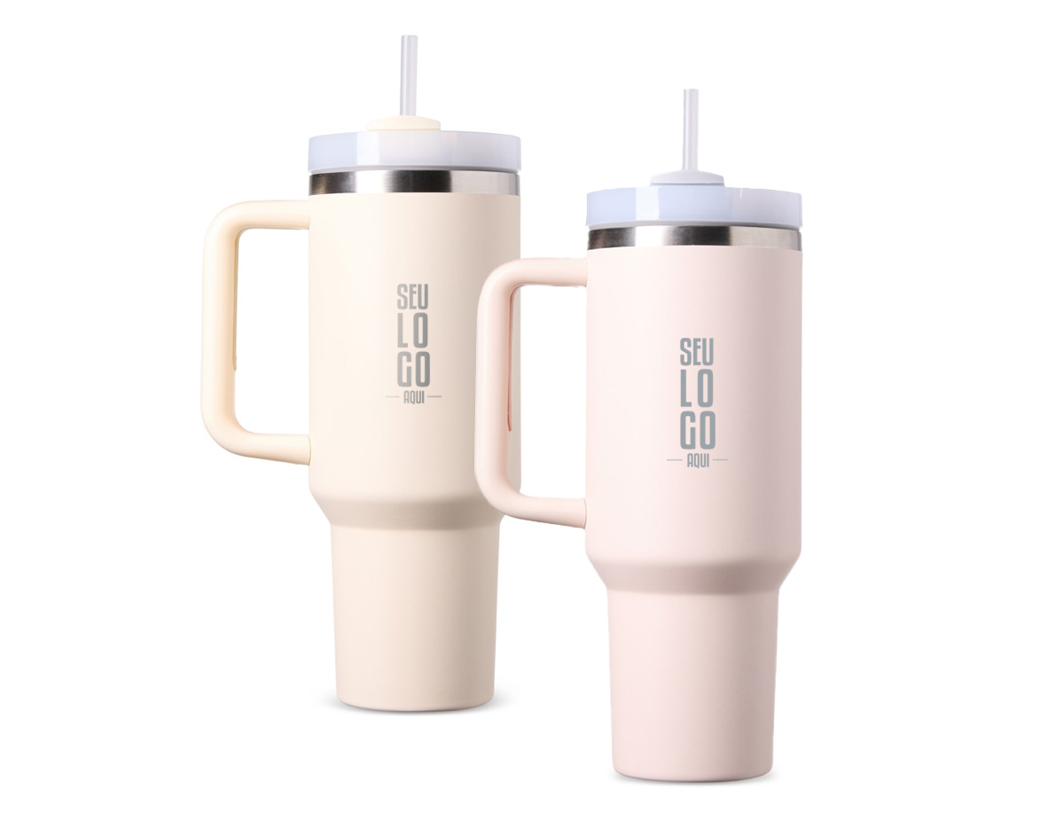 Caneca térmica com capacidade de 1,2 litros feita em inox 304 com parede dupla, contém tampa acrílica rosqueável com acesso para canudo e pegador plástico com aderência emborrachada. Acompanha canudo plástico.