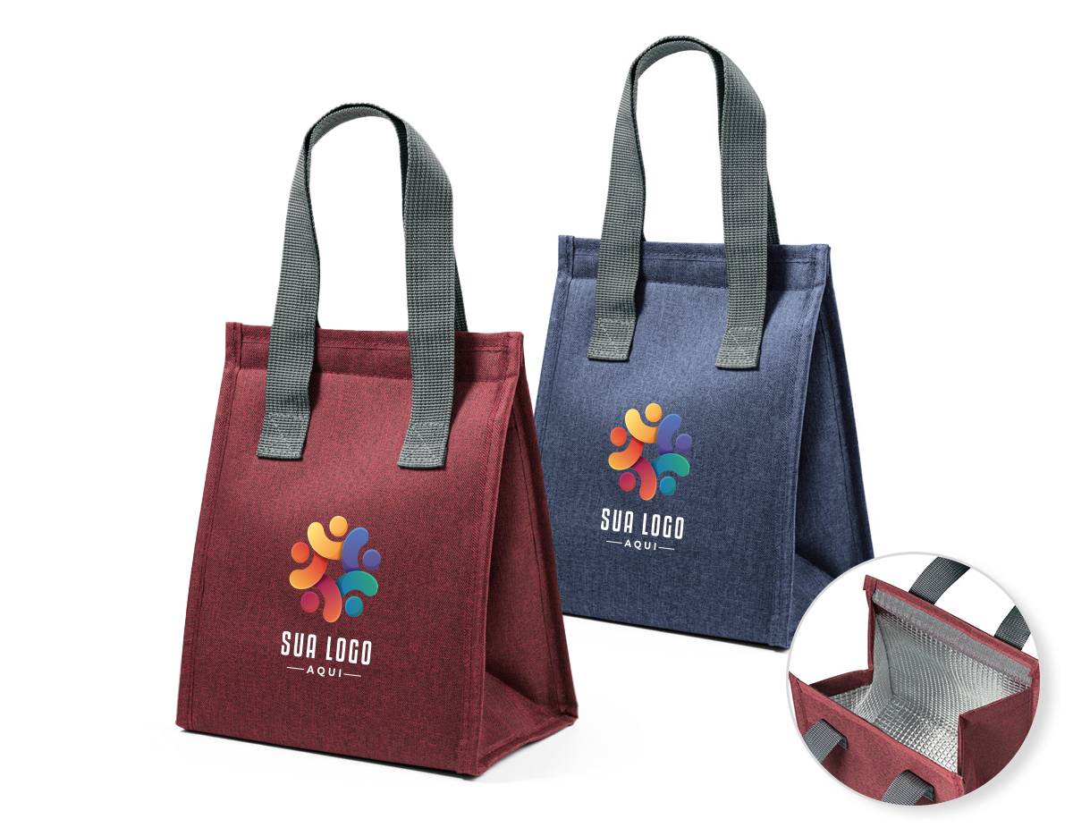 Bolsa térmica em 300D de alta densidade com pegas em webbing. Contém 1 compartimento principal com fecho aderente. Capacidade até 2.5 L. 170 x 220 x 130 mm