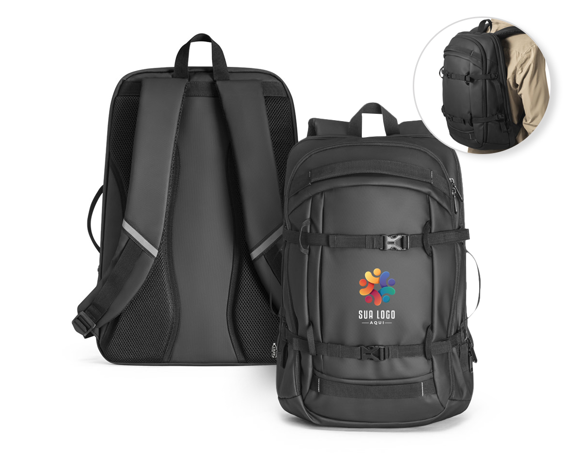 Mochila para notebook em 900D, poliéster reciclado (100% rPET), de alta densidade, com revestimento resistente à água e forro em 210D poliéster reciclado (100% rPET). Possui 1 compartimento traseiro com divisória almofadada para notebook até 17.3" e um bolso frontal com zíper. Parte posterior com acolchoamento extra. Contém cintas de compressão removíveis na parte frontal da mochila e detalhes refletores nas pegas e alças. Capacidade até 21 L 340 x 490 x 140 mm