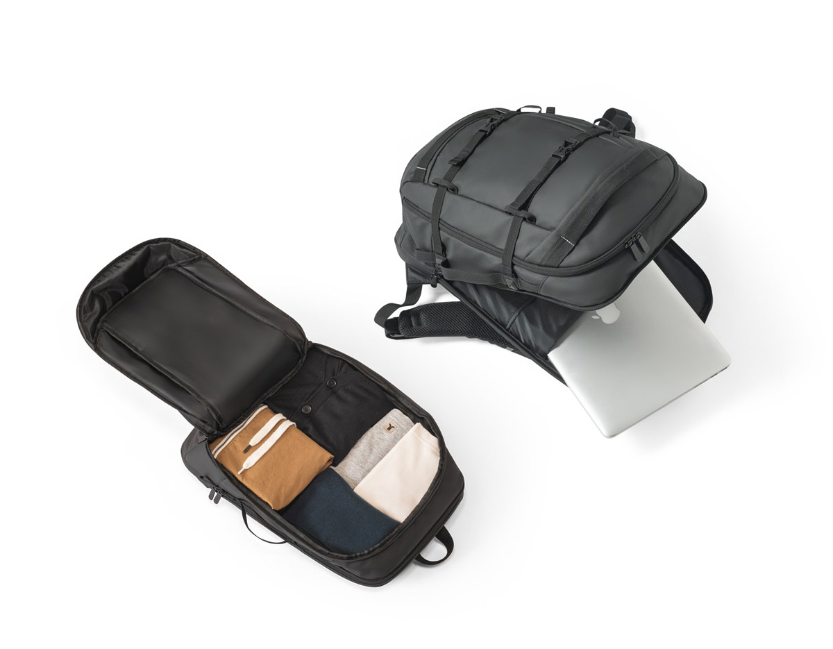Mochila para notebook em 900D, poliéster reciclado (100% rPET), de alta densidade, com revestimento resistente à água e forro em 210D poliéster reciclado (100% rPET). Possui 1 compartimento traseiro com divisória almofadada para notebook até 17.3" e um bolso frontal com zíper. Parte posterior com acolchoamento extra. Contém cintas de compressão removíveis na parte frontal da mochila e detalhes refletores nas pegas e alças. Capacidade até 21 L 340 x 490 x 140 mm