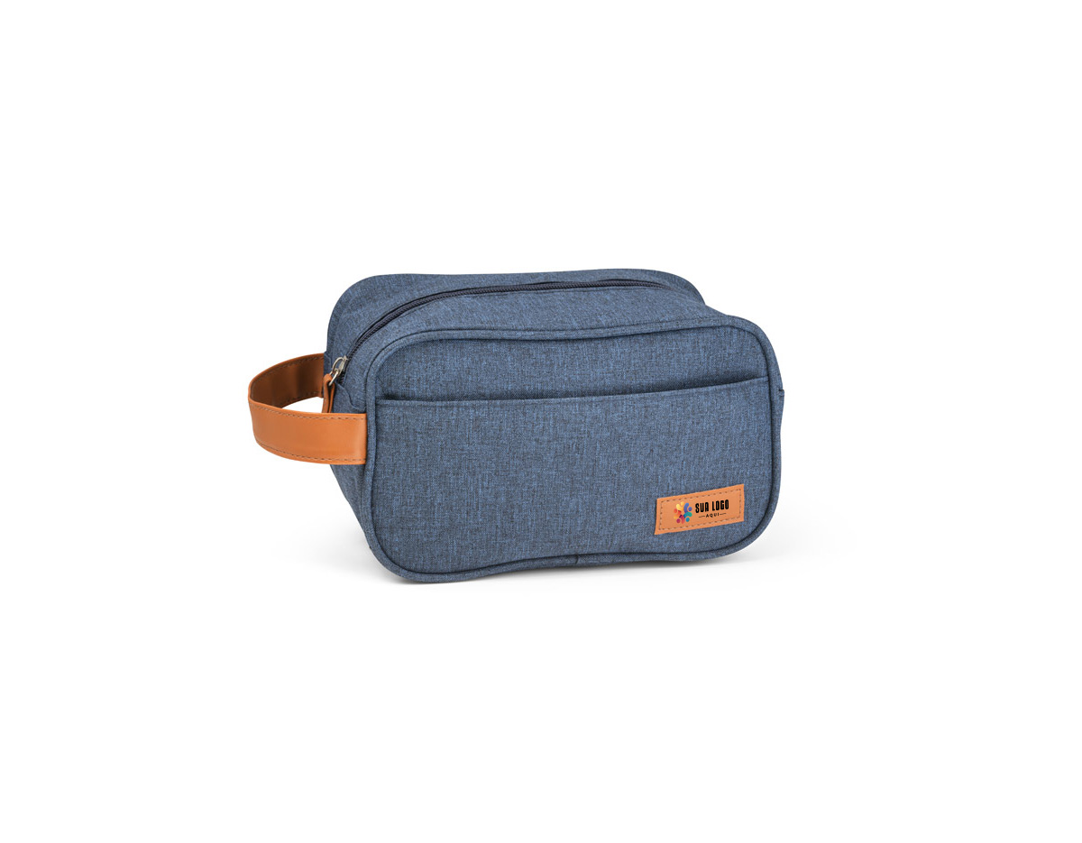 Bolsa de cosméticos em 600D de alta densidade e pega em PU. Contém bolso frontal com zíper e placa em PU. 220 x 130 x 130 mm