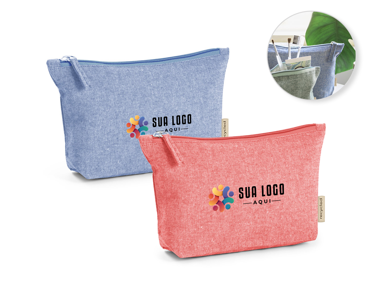Bolsa multifunções em 70% algodão reciclado e 30% poliéster reciclado (140 g/m²). Interior com forro 100% algodão. 200 x 125 x 40 mm