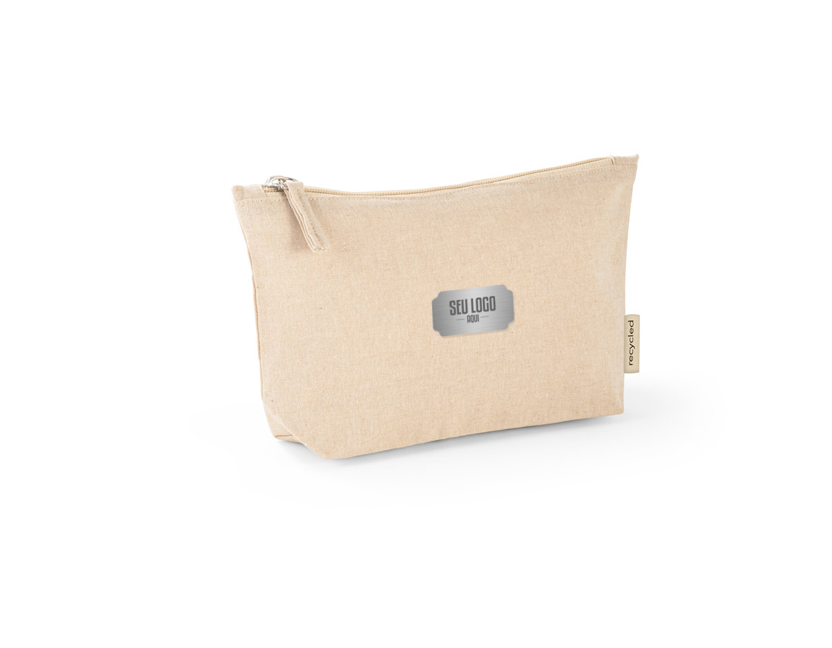 Bolsa em 70% algodão reciclado e 30% poliéster reciclado (140 g/m²). Interior com forro 100% algodão. 250 x 140 x 60 mm