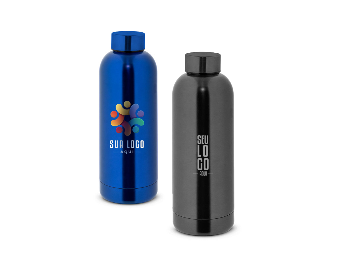 Garrafa de aço inoxidável (90% reciclado) com parede dupla e isolamento a vácuo. Acabamento metálico fosco para um toque sofisticado.