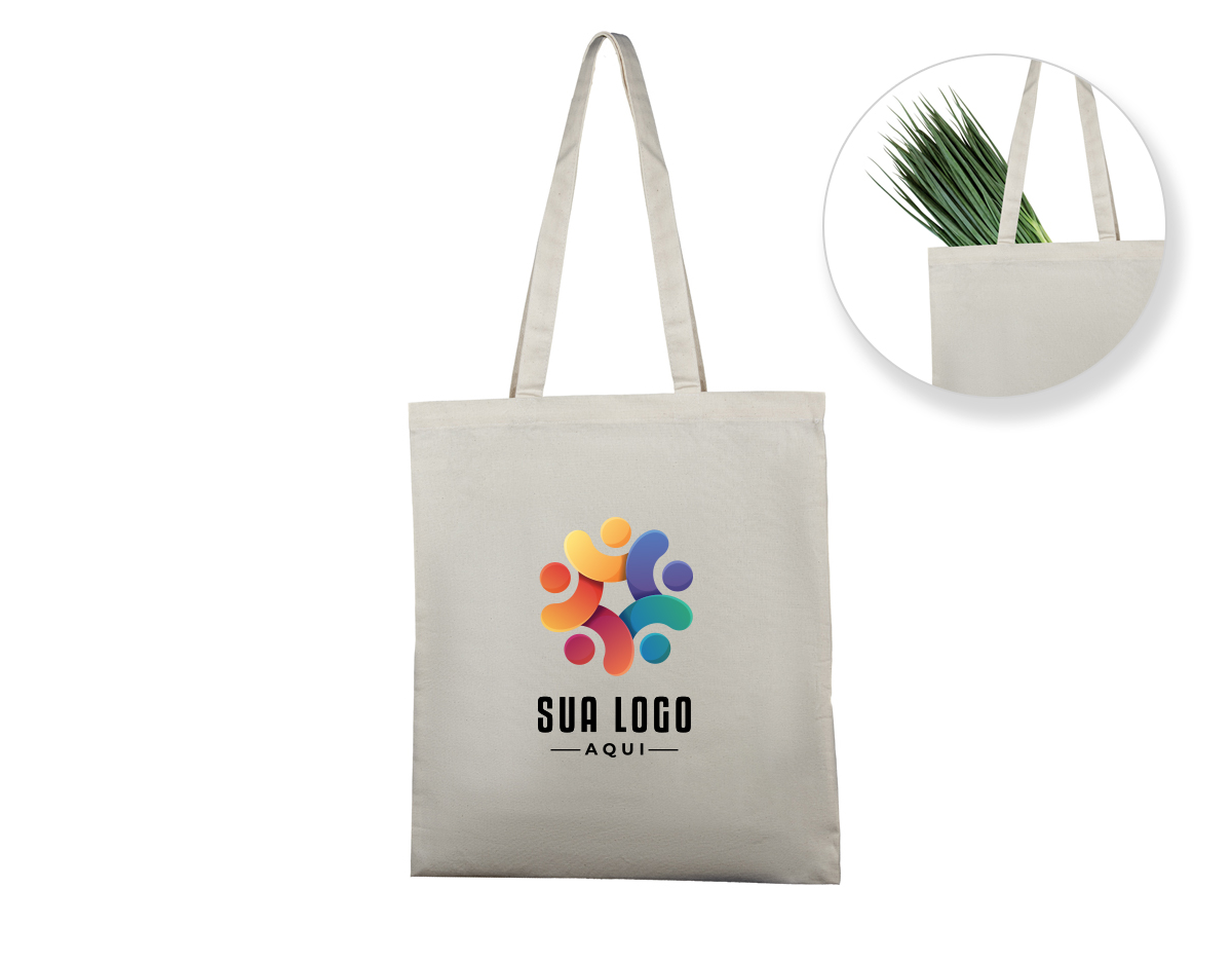 Sacola confeccionada em algodão cru de 180g/m², resistente e reutilizável. Ideal para transporte de objetos variados, oferecendo uma opção prática e sustentável para o dia a dia.