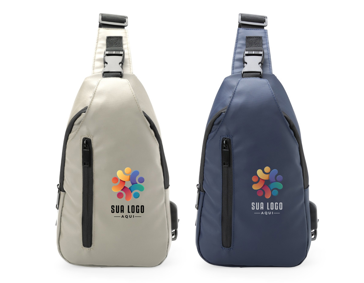 Esta mochila é a combinação perfeita de estilo e funcionalidade. Feita em couro sintético resistente à água, ela oferece durabilidade e proteção. Possui dois compartimentos bem planejados: o compartimento frontal garante acesso rápido aos itens do dia a dia, enquanto o bolso com fechamento de fivela adiciona segurança extra. Já o compartimento principal conta com um bolso interno, perfeito para manter tudo organizado. Com alças ajustáveis em nylon e mosquetão que facilita alternar os lados, ela se adapta ao seu estilo de uso. Além disso, vem equipada com entrada USB, proporcionando praticidade para carregar seus dispositivos em movimento. Ideal para quem busca funcionalidade sem abrir mão de um design moderno.