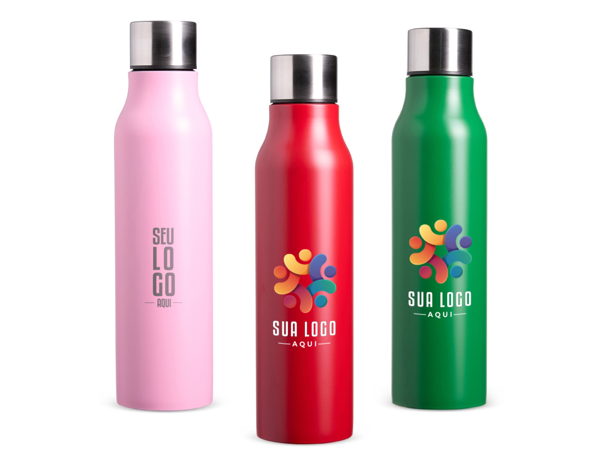 A garrafa inox de 1 litro é a opção perfeita para quem precisa de praticidade e resistência no dia a dia. Feita em inox, é super durável e resistente. Sua tampa de alumínio, possui silicone de vedação interno, que diminui o risco de vazamentos, mantendo tudo seguro e sem bagunça. E, para facilitar o transporte, ela vem com uma alça de nylon, super confortável e resistente.