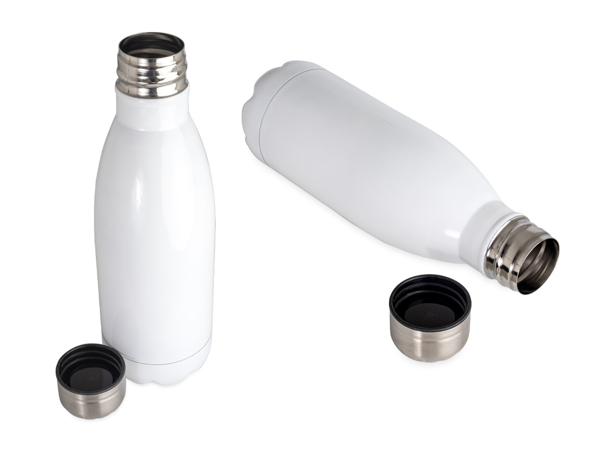 Garrafa de 650ml produzida em inox, com acabamento brilhante e tampa rosqueável para maior segurança no transporte. Modelo não térmico, ideal para uso diário, proporcionando resistência e praticidade.