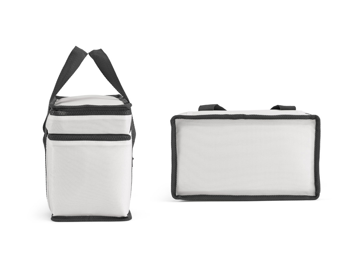 Bolsa térmica feita em 600D poliéster reciclado (100% rPET), com dois compartimentos principais isolados em PEVA, que facilitam a higienização. Possui um bolso frontal com zíper e capacidade de até 10 L, ideal para manter alimentos e bebidas na temperatura adequada.