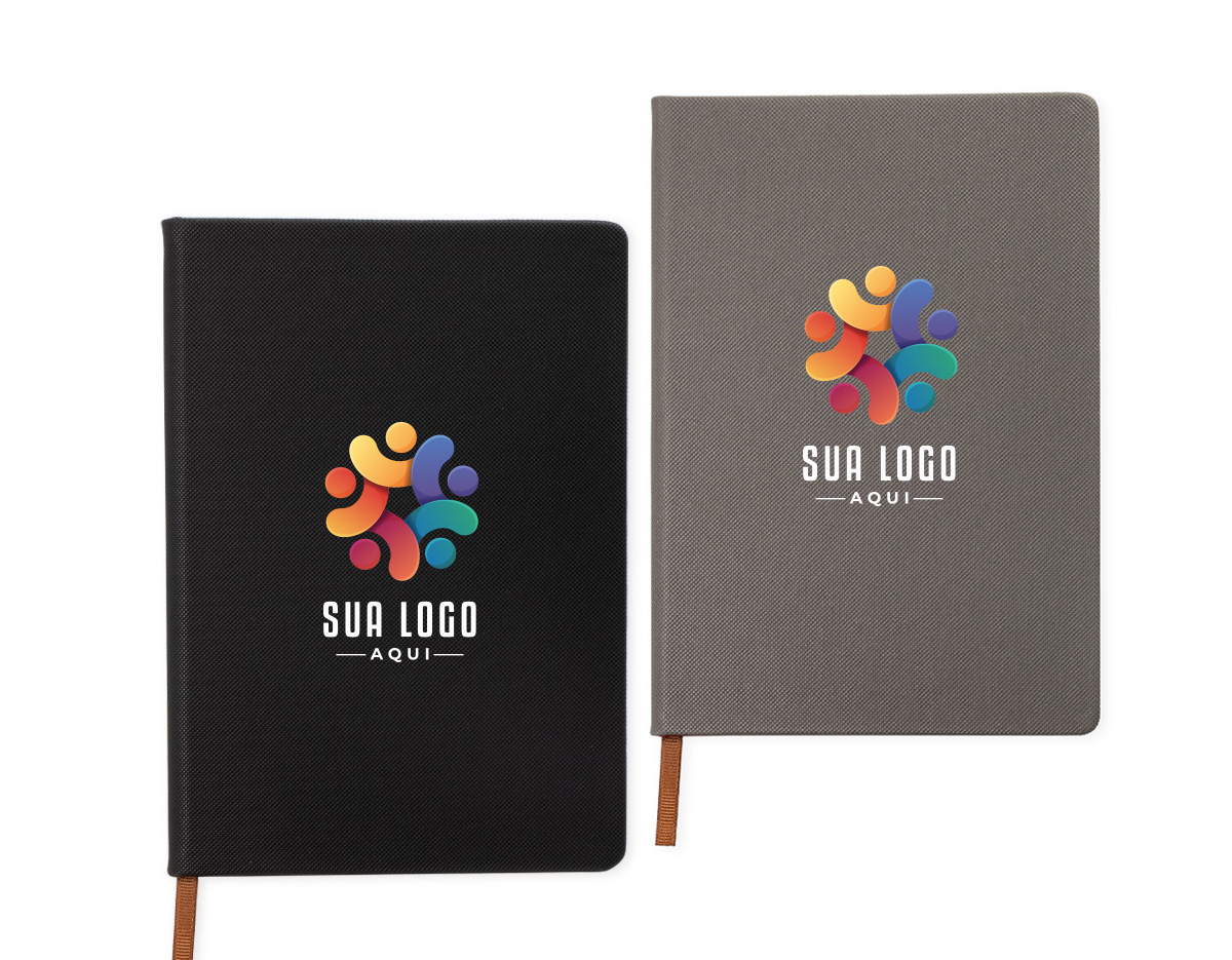 Organize seus planejamentos e faça registros em nossa caderneta em PU texturizada. Com aproximadamente 96 folhas pautadas, ela oferece um espaço para anotar as datas e planejar atividades com facilidade. Além disso, possui fita de cetim para marcar as páginas mais importantes. Essa caderneta é tudo o que você precisa para manter a rotina sempre em ordem.
