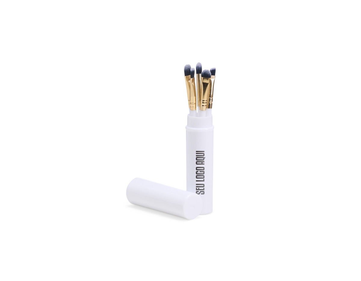 Tenha uma maquiagem perfeita com este kit essencial de pincéis, ideal para precisão e acabamento. Com estojo plástico, cerdas macias e cabos plásticos ergonômicos, oferece elegância, conforto e resultados impecáveis para iniciantes e profissionais. Inclui um pincel língua de gato, perfeito para bases líquidas ou cremosas; um chanfrado, ideal para delinear olhos e sobrancelhas; um côncavo, indispensável para esfumar sombras; um pincel para aplicar sombras de forma uniforme; e um para corretivo, perfeito para cobrir imperfeições e iluminar pontos estratégicos.