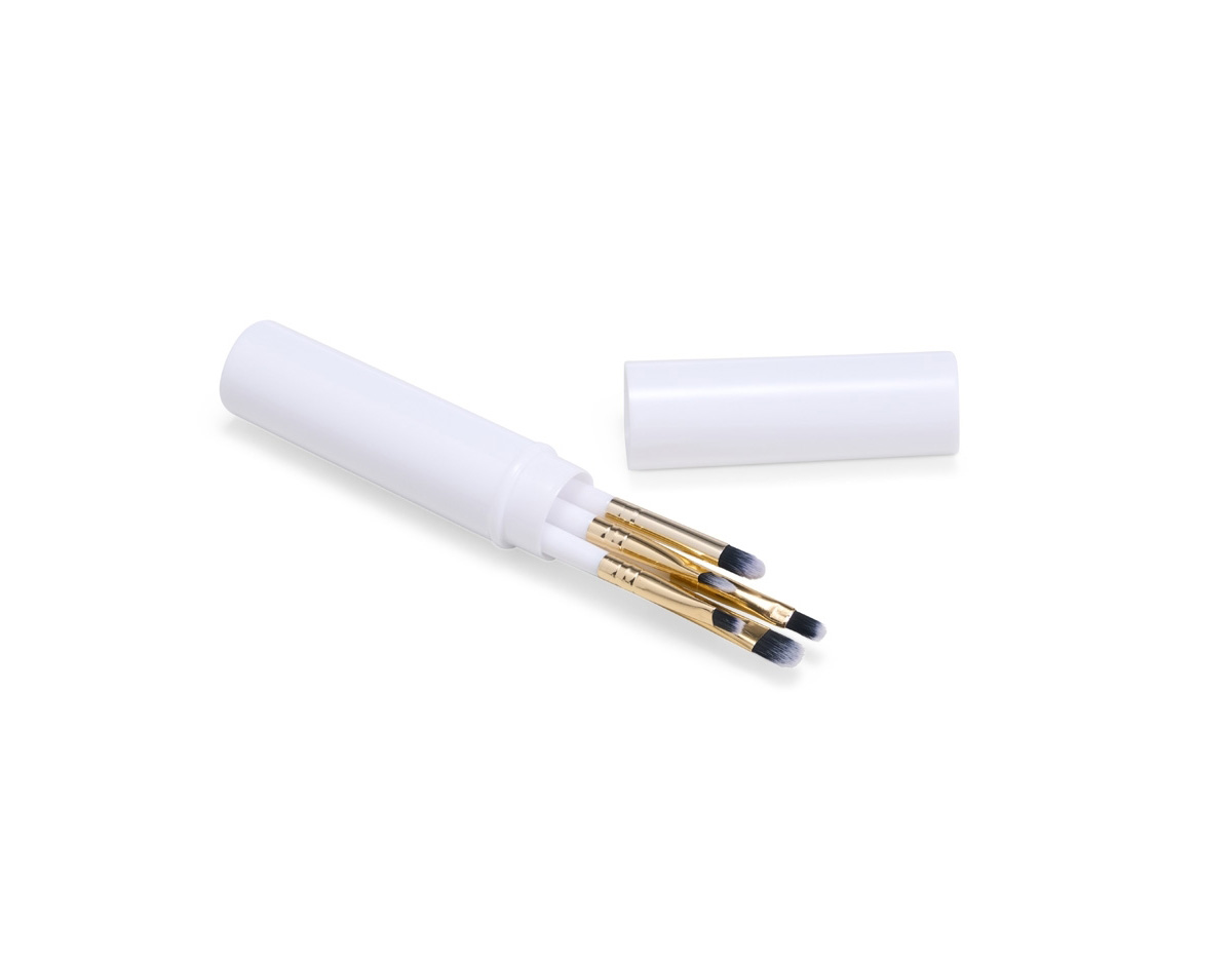Tenha uma maquiagem perfeita com este kit essencial de pincéis, ideal para precisão e acabamento. Com estojo plástico, cerdas macias e cabos plásticos ergonômicos, oferece elegância, conforto e resultados impecáveis para iniciantes e profissionais. Inclui um pincel língua de gato, perfeito para bases líquidas ou cremosas; um chanfrado, ideal para delinear olhos e sobrancelhas; um côncavo, indispensável para esfumar sombras; um pincel para aplicar sombras de forma uniforme; e um para corretivo, perfeito para cobrir imperfeições e iluminar pontos estratégicos.