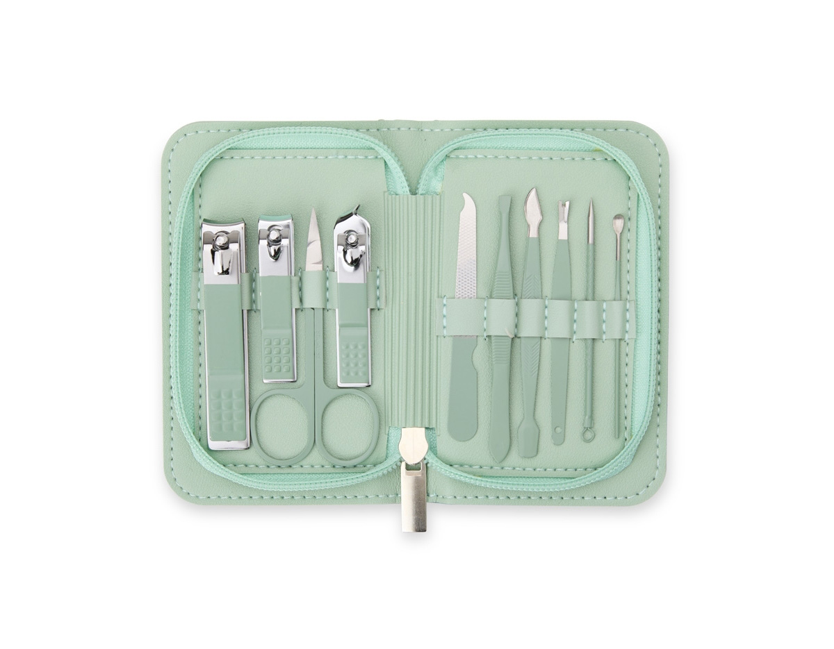 Kit Manicure 10 peças em estojo de couro sintético, perfeito para embelezar e cuidar das unhas, podendo ser usado em casa ou em salões de beleza. Com três cortadores de unha, tesoura, lixa, pinça, empurrador de cutícula, removedor de cutícula, palito de unha e espátula para ouvido, este kit oferece tudo o que precisa para manter as unhas e cuidados sempre em dia.