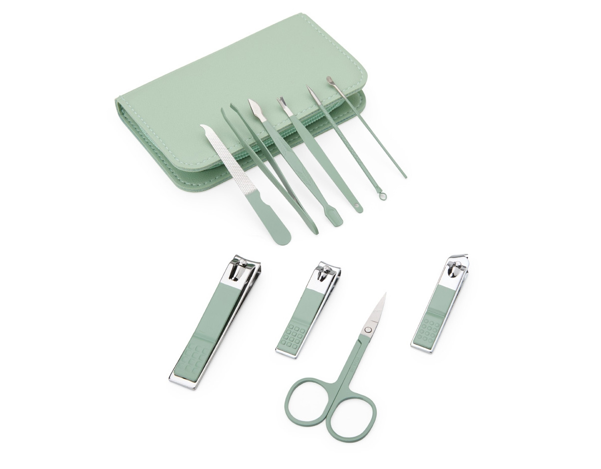 Kit Manicure 10 peças em estojo de couro sintético, perfeito para embelezar e cuidar das unhas, podendo ser usado em casa ou em salões de beleza. Com três cortadores de unha, tesoura, lixa, pinça, empurrador de cutícula, removedor de cutícula, palito de unha e espátula para ouvido, este kit oferece tudo o que precisa para manter as unhas e cuidados sempre em dia.