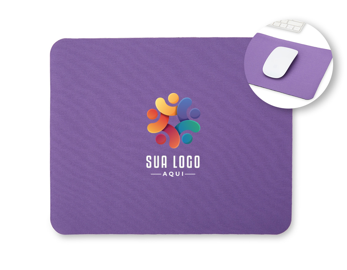 Mouse pad com base emborrachada antiderrapante, garantindo que ele não escorregue durante o uso. A parte de cima é de tecido macio, perfeito para deslizar o mouse com precisão e conforto. Ideal para quem quer personalizar com estampas incríveis e deixar a mesa com a sua identidade!