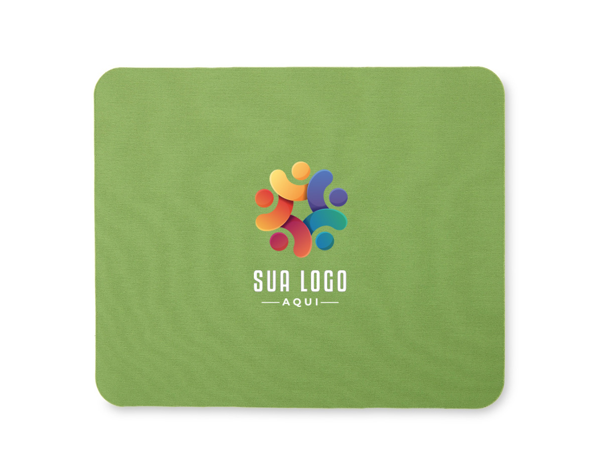 Mouse pad com base emborrachada antiderrapante, garantindo que ele não escorregue durante o uso. A parte de cima é de tecido macio, perfeito para deslizar o mouse com precisão e conforto. Ideal para quem quer personalizar com estampas incríveis e deixar a mesa com a sua identidade!
