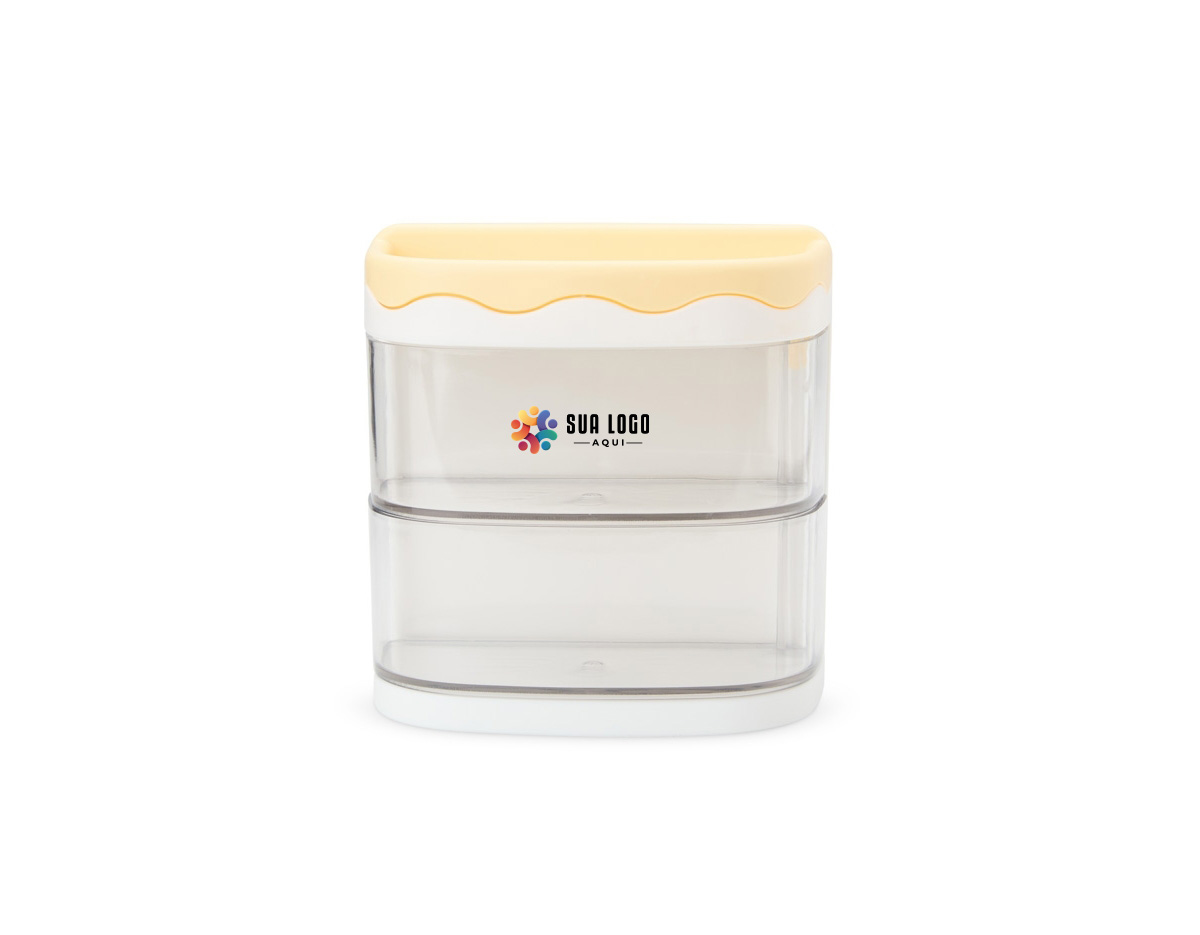 Deixe o espaço da mesa de estudo ou trabalho mais organizado, bonito e prático! Feito em plástico e acrílico, o organizador combina funcionalidade e um toque de beleza. Conta com 2 compartimentos versáteis para lápis, pincéis de maquiagem, canetinhas coloridas ou o que mais desejar, além de um espaço raso para itens como borracha e outros acessórios. Também possui 2 gavetas para objetos diversos, como cola, clipes, mini grampeadores e muito mais. Com este organizador de mesa, é possível usar a criatividade para organizar e decorar.