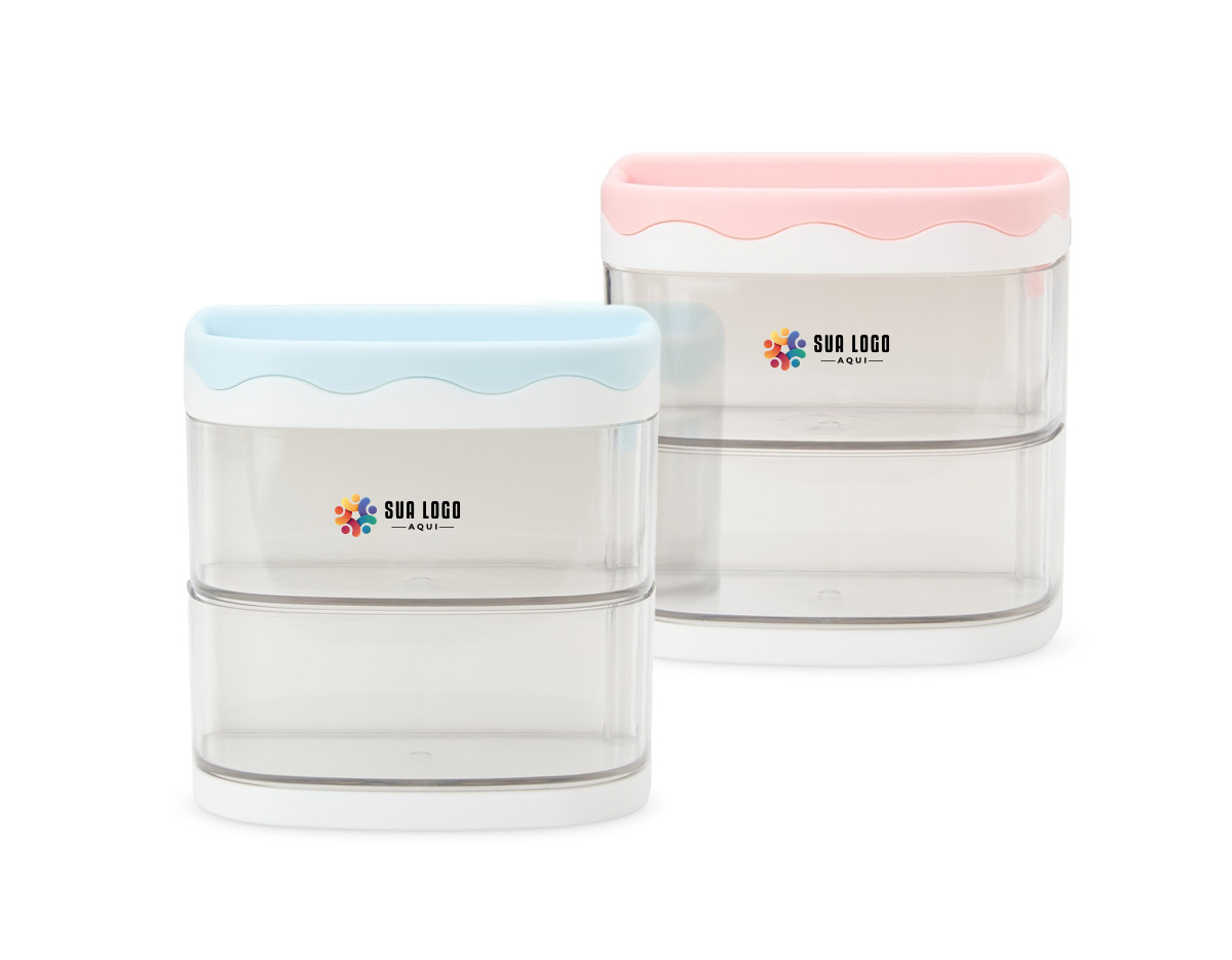 Deixe o espaço da mesa de estudo ou trabalho mais organizado, bonito e prático! Feito em plástico e acrílico, o organizador combina funcionalidade e um toque de beleza. Conta com 2 compartimentos versáteis para lápis, pincéis de maquiagem, canetinhas coloridas ou o que mais desejar, além de um espaço raso para itens como borracha e outros acessórios. Também possui 2 gavetas para objetos diversos, como cola, clipes, mini grampeadores e muito mais. Com este organizador de mesa, é possível usar a criatividade para organizar e decorar.