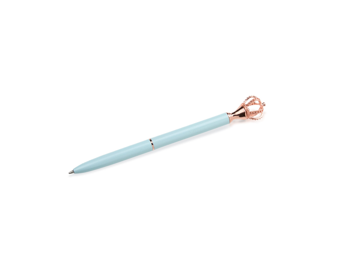 Rei ou Rainha da escrita? A nossa caneta metálica com acionamento por rotação, conta com uma coroa como detalhe decorativo no topo, agregando sofisticação e nobreza ao seu design. Possui ponta de 1.0 mm e carga esferográfica azul.
