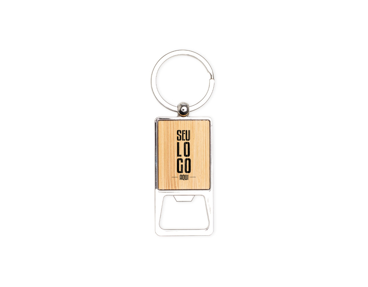 Este chaveiro de metal no formato retangular possui a prática função de abridor de garrafa, unindo versatilidade e elegância. A frente, com detalhe em bambu, acrescenta um toque natural ao design, enquanto o verso liso complementa o acabamento moderno. Ele é ideal para organizar as chaves no dia a dia. Além disso, é uma excelente escolha como brinde corporativo, ajudando a reforçar a identidade da marca e a fidelizar clientes e colaboradores.