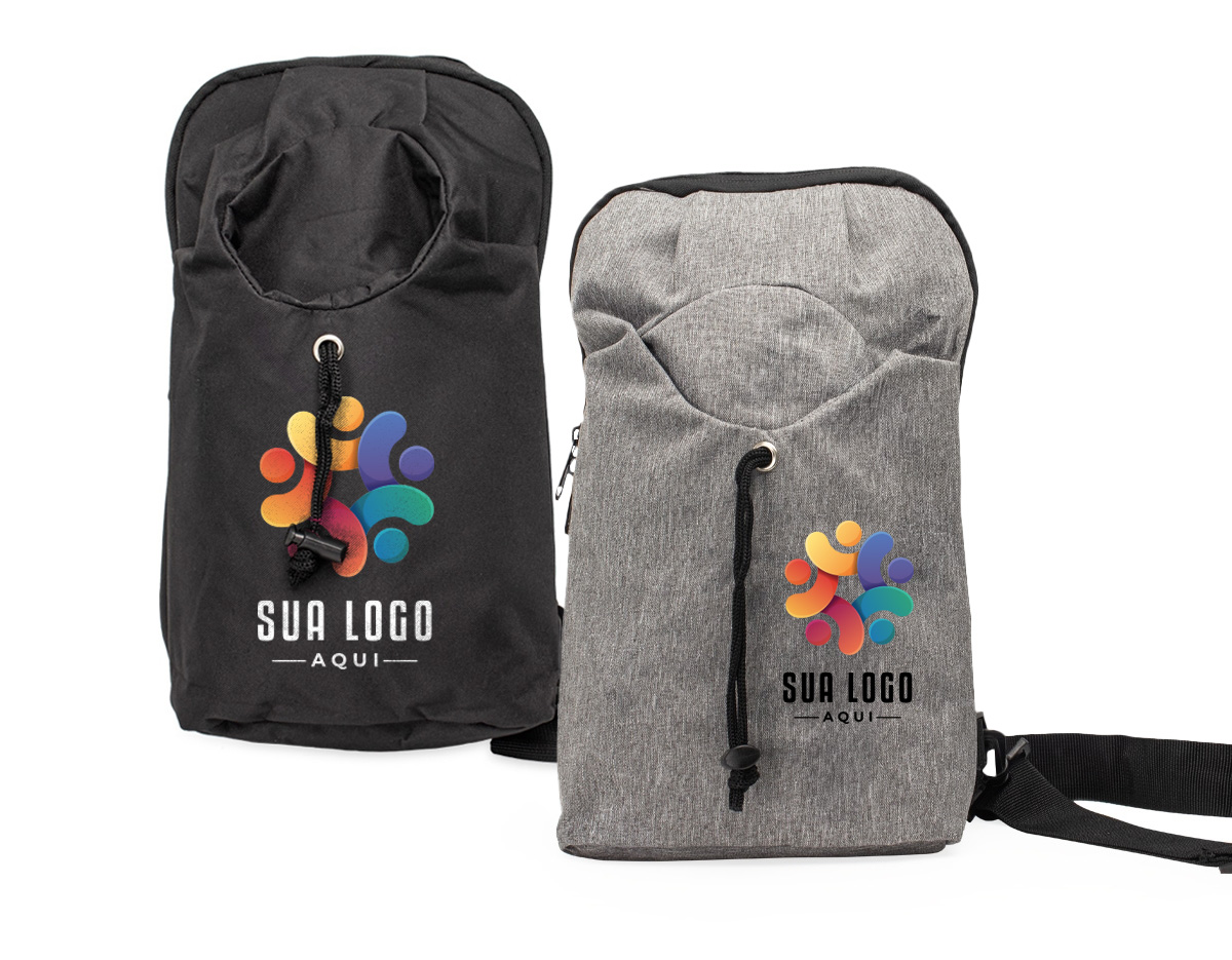 Para quem ama praticidade no dia a dia, essa mochila de ombro de 6 litros é a escolha perfeita. Feita em nylon resistente à água, ela é compacta e super funcional. A mochila possui costas e alças acolchoadas, equipadas com mosquetões que permitem alternar facilmente entre os lados direito e esquerdo, proporcionando maior conforto e versatilidade. O compartimento principal vem com um bolso interno para manter tudo no lugar, e o bolso frontal com fechamento por cordão deixa o acesso bem fácil. Ideal para quem gosta de praticidade sem abrir mão de um visual mais casual.