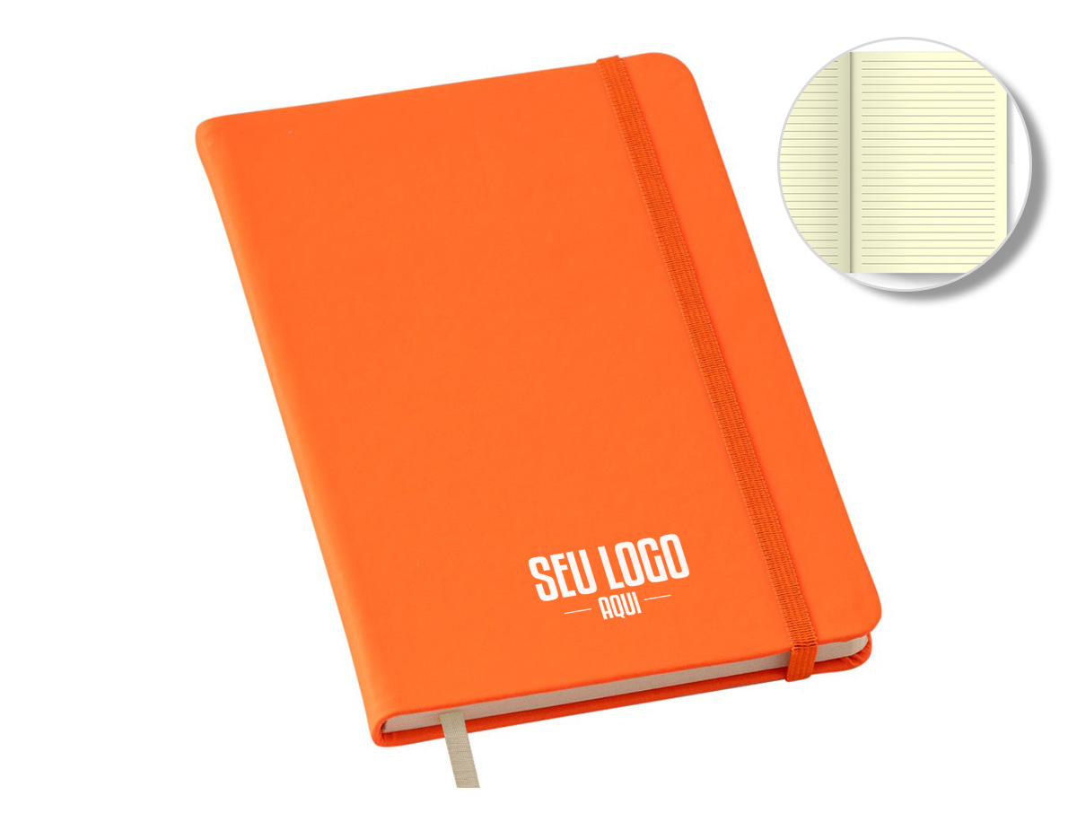 Caderneta tipo Moleskine na cor verde, com capa resistente e miolo pautado. Contém 80 folhas, proporcionando um espaço organizado para anotações. Seu formato de 14x21 cm é prático e fácil de transportar.