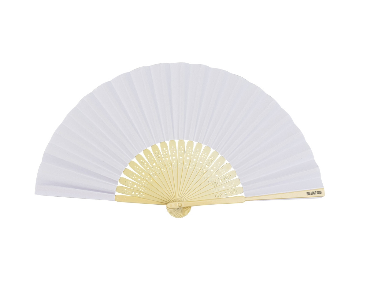 Leve, compacto e indispensável nos dias quentes, este leque combina funcionalidade e elegância. Feito de papel e detalhe em plástico, proporciona uma brisa refrescante a qualquer hora, trazendo conforto e alívio imediato. Perfeito para se ter sempre por perto, seja no trabalho, em passeios ou em eventos ao ar livre. Um aliado essencial para o dia a dia!