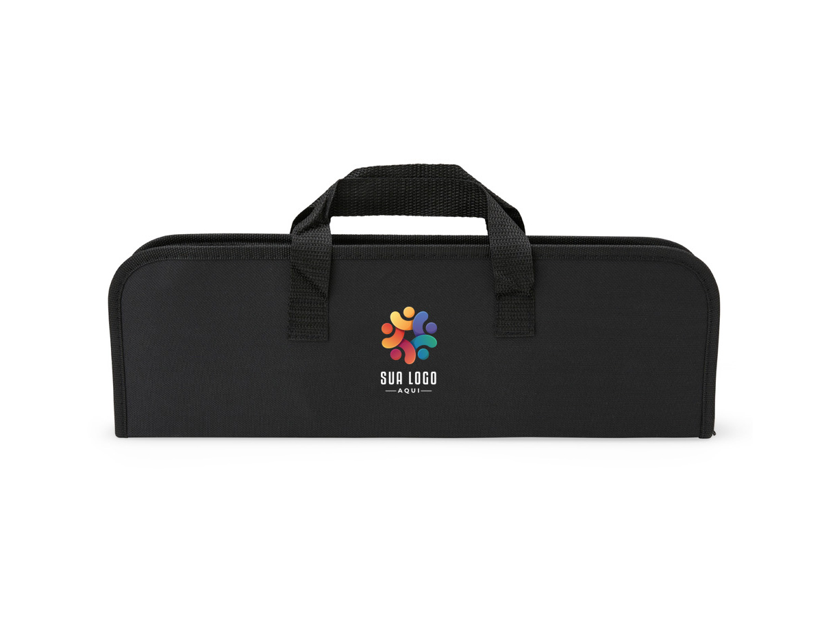 Se você é apaixonado por churrasco e gosta de preparar carnes deliciosas, este kit é a escolha perfeita! Nosso kit churrasco possui 6 peças essenciais de alumínio, garantindo um manuseio preciso e incluindo uma escova para manter a grelha sempre limpa. O kit é composto por pegador, espátula, pincel, garfo e escova para grelha com dois furos para pendurá-la onde desejar. Além disso, as peças vêm acomodadas em um estojo de nylon com alça, tornando o kit fácil de transportar e proteger. Esse kit é tudo o que o seu cliente precisa para preparar um churrasco saboroso e com eficiência.
