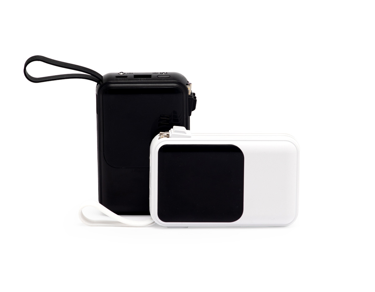Carregador power bank de 10.000mAh com lanternas e múltiplas saídas. Fabricado em plástico com display integrado, este power bank vem equipado com quatro cabos de carregamento, eliminando a necessidade de transportar cabos extras. Compatível com entradas V8, Tipo-C, Lightning e USB, praticidade é o sinônimo deste carregador. Com alça de borracha e um tamanho compacto para um transporte discreto, ele possui uma capacidade real de 6.000mAh para manter os dispositivos sempre carregados. Acompanha cabo USB-V8.