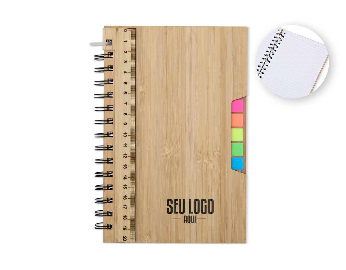 O caderno de capa dura de bambu oferece uma opção sustentável para organizar anotações. Possui 68 folhas pautadas, cinco marcadores plásticos autoadesivos e uma régua de bambu de 20 cm. Prático e funcional, é ideal para registrar ideias e compromissos, combinando organização e responsabilidade ambiental.