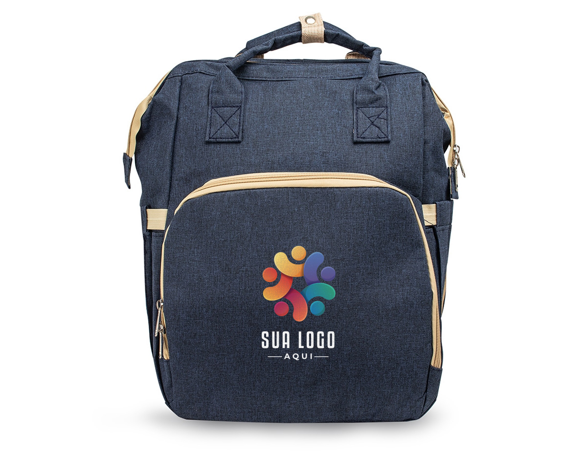 Mais do que uma mochila, ela é perfeita para quem valoriza organização inteligente e precisa de espaço suficiente para levar tudo o que precisa! Versátil , pode ser usada como bolsa, berço e até trocador, adaptando-se às suas necessidades com facilidade. Feita de nylon resistente à água, conta com quatro compartimentos inteligentes: um frontal com três bolsos térmicos, ideais para manter itens sensíveis na temperatura certa, dois bolsos laterais com elástico, incluindo um prático compartimento para lenços umedecidos, e um compartimento principal espaçoso com quatro bolsos internos para manter tudo no lugar. Conta também com um compartimento funcional que transforma a mochila em um berço ao abrir o zíper por completo. Acompanha um mini colchão e dois acessórios, permitindo montá-lo sempre que precisar. E para tornar o seu dia a dia ainda mais prático, ela conta com duas alças de mão e mais duas extras, permitindo pendurá-la onde for mais conveniente. Essa mochila é perfeita para atender as mais diversas demandas do dia a dia de forma prática e eficiente.