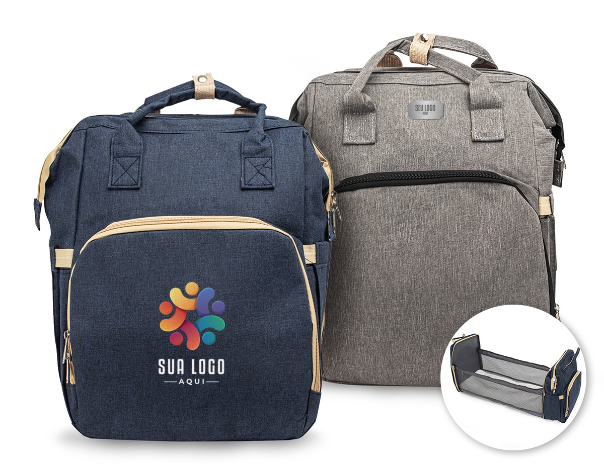 Mais do que uma mochila, ela é perfeita para quem valoriza organização inteligente e precisa de espaço suficiente para levar tudo o que precisa! Versátil , pode ser usada como bolsa, berço e até trocador, adaptando-se às suas necessidades com facilidade. Feita de nylon resistente à água, conta com quatro compartimentos inteligentes: um frontal com três bolsos térmicos, ideais para manter itens sensíveis na temperatura certa, dois bolsos laterais com elástico, incluindo um prático compartimento para lenços umedecidos, e um compartimento principal espaçoso com quatro bolsos internos para manter tudo no lugar. Conta também com um compartimento funcional que transforma a mochila em um berço ao abrir o zíper por completo. Acompanha um mini colchão e dois acessórios, permitindo montá-lo sempre que precisar. E para tornar o seu dia a dia ainda mais prático, ela conta com duas alças de mão e mais duas extras, permitindo pendurá-la onde for mais conveniente. Essa mochila é perfeita para atender as mais diversas demandas do dia a dia de forma prática e eficiente.