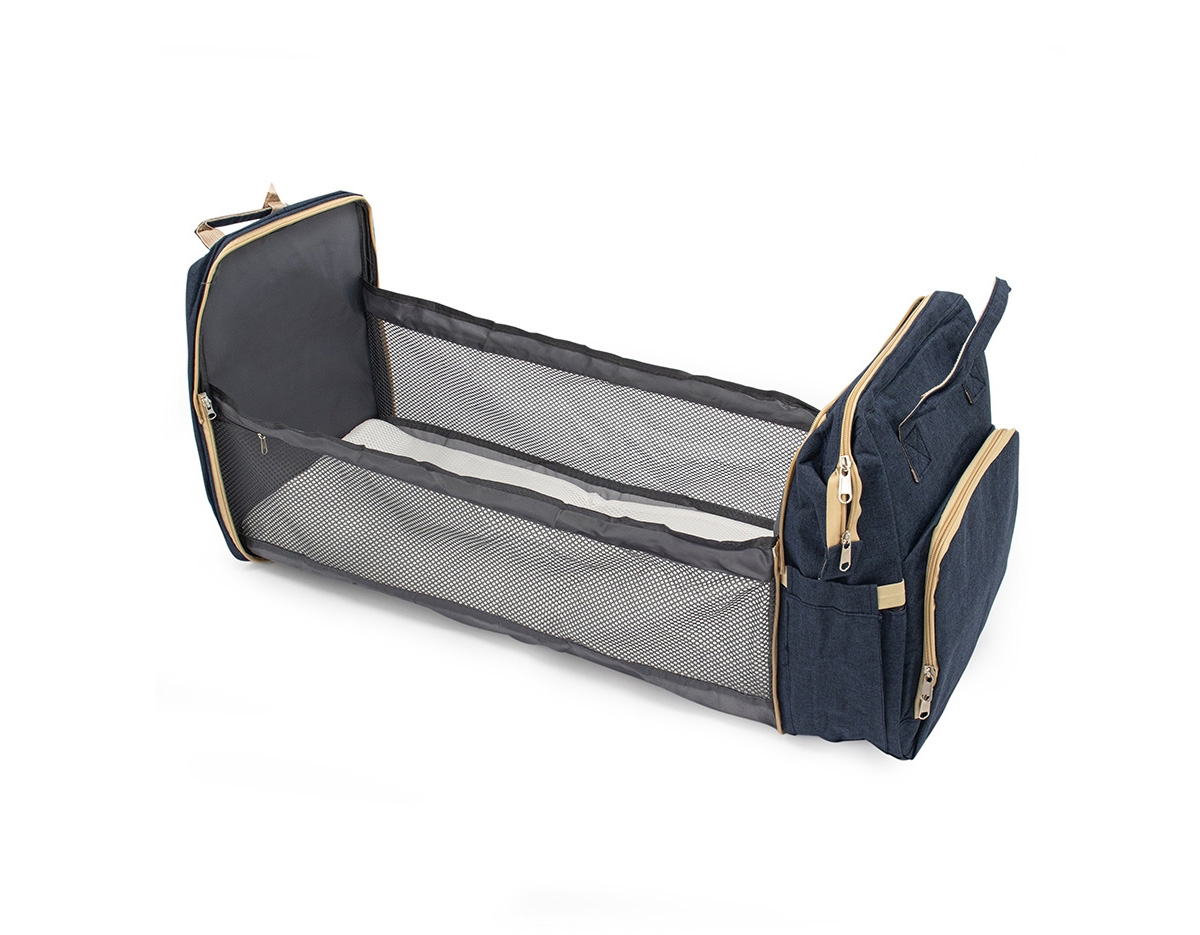 Mais do que uma mochila, ela é perfeita para quem valoriza organização inteligente e precisa de espaço suficiente para levar tudo o que precisa! Versátil , pode ser usada como bolsa, berço e até trocador, adaptando-se às suas necessidades com facilidade. Feita de nylon resistente à água, conta com quatro compartimentos inteligentes: um frontal com três bolsos térmicos, ideais para manter itens sensíveis na temperatura certa, dois bolsos laterais com elástico, incluindo um prático compartimento para lenços umedecidos, e um compartimento principal espaçoso com quatro bolsos internos para manter tudo no lugar. Conta também com um compartimento funcional que transforma a mochila em um berço ao abrir o zíper por completo. Acompanha um mini colchão e dois acessórios, permitindo montá-lo sempre que precisar. E para tornar o seu dia a dia ainda mais prático, ela conta com duas alças de mão e mais duas extras, permitindo pendurá-la onde for mais conveniente. Essa mochila é perfeita para atender as mais diversas demandas do dia a dia de forma prática e eficiente.