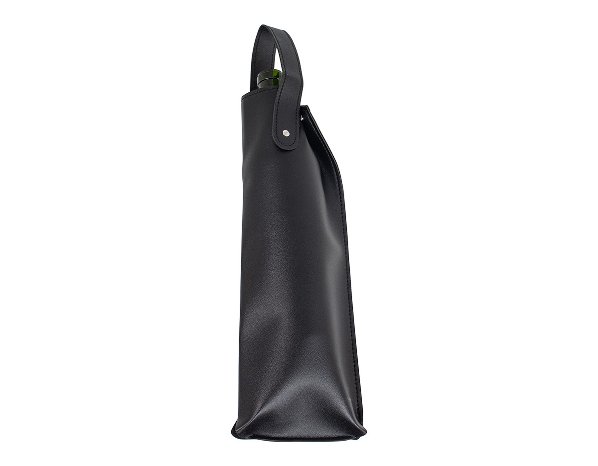 Apresentação sofisticada e prática! O porta vinho feito em poliuretano comporta uma garrafa e é ideal para um manuseio seguro e eficiente. Conta com alça para transporte e encaixe superior, proporcionando um fechamento firme e mantendo a garrafa estável dentro do estojo.
