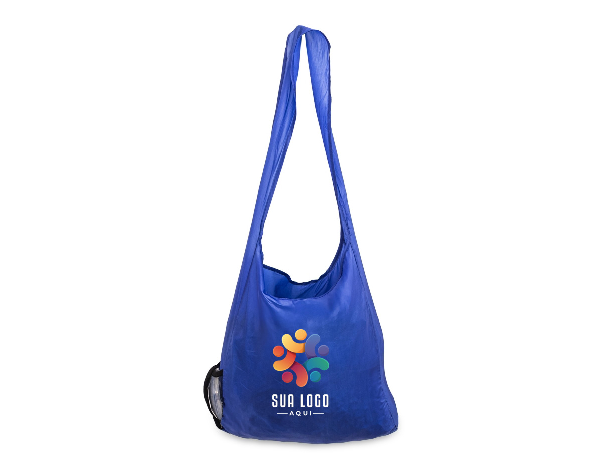 Reutilizável e super versátil! Nossa sacola portátil é ideal para atender as mais diversas necessidades do dia a dia, como compras rápidas, caminhadas e outras situações em que seja necessário usar uma sacola. Feita de nylon, ela substitui as sacolas plásticas, podendo ser reutilizada inúmeras vezes. Para utilizá-la, puxe através da alça para descompactá-la, e para guardá-la, rebobine o estojo.