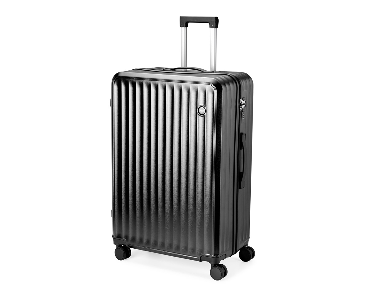 Pensada para tornar as viagens mais práticas e confortáveis, esta mala combina estrutura resistente com design exclusivo e espaço para personalização. Leve e ideal para acompanhar suas viagens, ela conta com espaço interno com divisória, que contém bolso em tela e outro espaço com cinta compressora para manter tudo no lugar. Além disso, conta com 4 apoios laterais para descanso e 4 rodas com giro 360°, oferecendo facilidade de locomoção em qualquer direção. Seu puxador ergonômico ajustável, 2 alças de mãos e cadeado TSA garantem máxima proteção e mobilidade. A escolha perfeita para quem busca uma mala espaçosa, fácil de manusear e que proporciona praticidade e segurança durante as viagens.