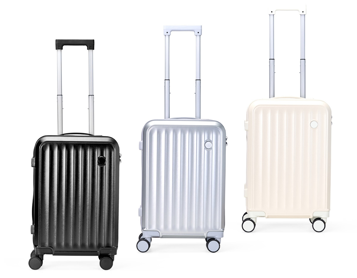 Pensada para tornar as viagens mais práticas e confortáveis, esta mala combina estrutura resistente com design exclusivo e espaço para personalização. Leve e ideal para acompanhar suas viagens, ela conta com espaço interno com divisória, que contém bolso em tela e outro espaço com cinta compressora para manter tudo no lugar. Além disso, conta com 4 apoios laterais para descanso e 4 rodas com giro 360°, oferecendo facilidade de locomoção em qualquer direção. Seu puxador ergonômico ajustável, alça de mão e cadeado TSA garantem máxima proteção e mobilidade. A escolha perfeita para quem busca uma mala espaçosa, fácil de manusear e proporciona praticidade e segurança durante as viagens.