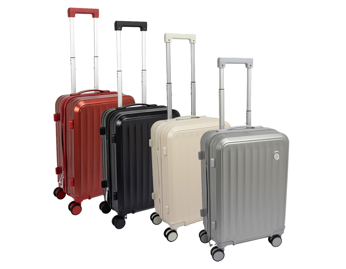 Pensada para tornar as viagens mais práticas e confortáveis, esta mala combina estrutura resistente com design exclusivo e espaço para personalização. Leve e ideal para acompanhar suas viagens, ela conta com espaço interno com divisória, que contém bolso em tela e outro espaço com cinta compressora para manter tudo no lugar. Além disso, conta com 4 apoios laterais para descanso e 4 rodas com giro 360°, oferecendo facilidade de locomoção em qualquer direção. Seu puxador ergonômico ajustável, alça de mão e cadeado TSA garantem máxima proteção e mobilidade. A escolha perfeita para quem busca uma mala espaçosa, fácil de manusear e proporciona praticidade e segurança durante as viagens.