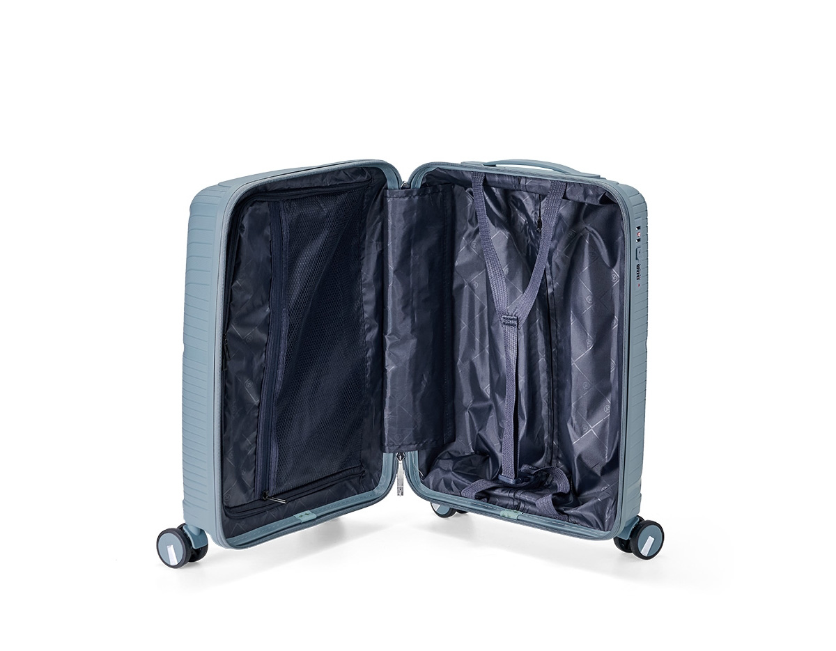 Projetada para oferecer praticidade e conforto, esta mala une o plástico resistente a um design exclusivo. Perfeita para qualquer viagem, ela apresenta um interior inteligente com divisória equipada com bolso em tela e cinta compressora, garantindo organização e segurança para os seus pertences. Com 4 rodas com giro 360°, proporciona locomoção suave em qualquer direção. O puxador ergonômico ajustável, a alça de mão e o cadeado TSA agregam proteção, mobilidade e facilidade no manuseio.