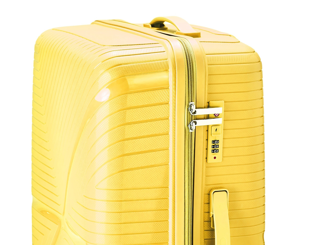 Projetada para oferecer praticidade e conforto, esta mala une o plástico resistente a um design exclusivo. Perfeita para qualquer viagem, ela apresenta um interior inteligente com divisória equipada com bolso em tela e cinta compressora, garantindo organização e segurança para os seus pertences. Com 4 apoios laterais para maior estabilidade e 4 rodas com giro 360°, proporciona locomoção suave em qualquer direção. O puxador ergonômico, as duas alças de mão e o cadeado TSA agregam proteção, mobilidade e facilidade no manuseio. Ideal para quem busca espaço, funcionalidade e segurança em suas viagens.