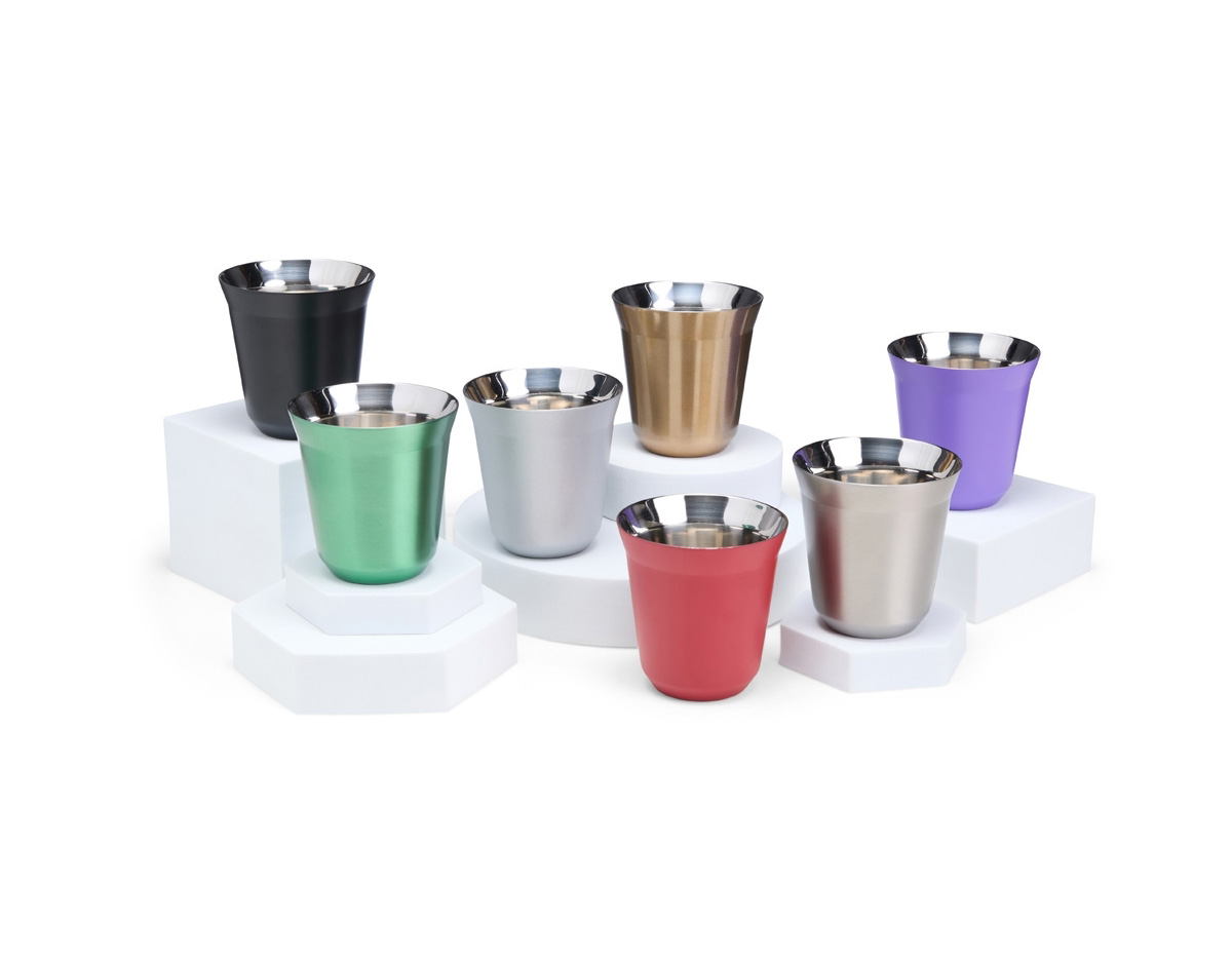 Este copo térmico de inox, com capacidade de 150ml, é ideal para manter sua bebida na temperatura certa por mais tempo. Compacto e resistente, é perfeito para café, chá ou até água, tornando sua pausa mais agradável e prática.