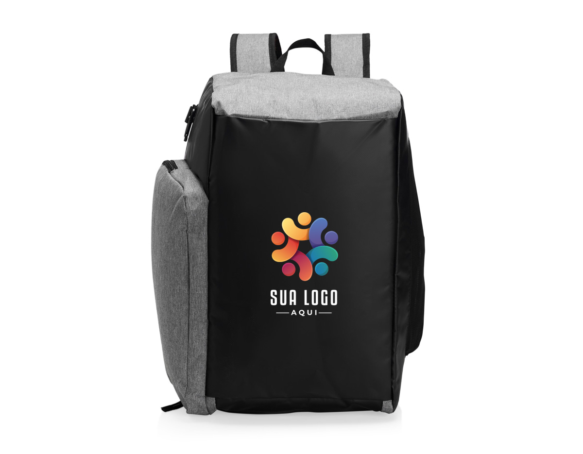 Versátil e pronta para o dia a dia! Mochila de 32 litros, resistente à água e feita em poliéster com detalhes emborrachados, conta com três compartimentos, sendo o principal com bolso para notebook de até 13 polegadas, além de um compartimento exclusivo para tênis, garantindo organização e separação eficiente dos pertences. Possui também bolso lateral de malha para acesso rápido aos itens. Equipada com mosquetão de alumínio, a mochila conta com alça de mão, além da área costada e alças para costas revestidas com espuma, oferecendo maior conforto durante o transporte. Acompanha alça transversal regulável, permitindo usá-la no formato de bolsa, o que proporciona ainda mais versatilidade no uso diário.