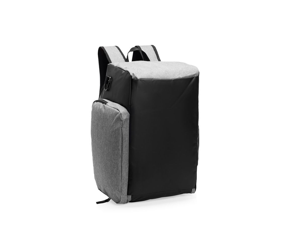 Versátil e pronta para o dia a dia! Mochila de 32 litros, resistente à água e feita em poliéster com detalhes emborrachados, conta com três compartimentos, sendo o principal com bolso para notebook de até 13 polegadas, além de um compartimento exclusivo para tênis, garantindo organização e separação eficiente dos pertences. Possui também bolso lateral de malha para acesso rápido aos itens. Equipada com mosquetão de alumínio, a mochila conta com alça de mão, além da área costada e alças para costas revestidas com espuma, oferecendo maior conforto durante o transporte. Acompanha alça transversal regulável, permitindo usá-la no formato de bolsa, o que proporciona ainda mais versatilidade no uso diário.