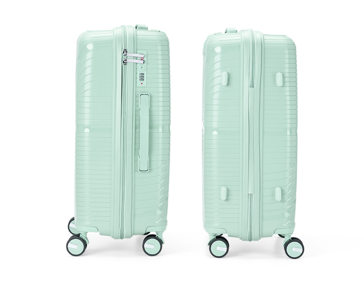 Projetada para oferecer praticidade e conforto, esta mala une o plástico resistente a um design exclusivo. Perfeita para qualquer viagem, ela apresenta um interior inteligente com divisória equipada com bolso em tela e cinta compressora, garantindo organização e segurança para os seus pertences. Com 4 apoios laterais para maior estabilidade e 4 rodas com giro 360°, proporciona locomoção suave em qualquer direção. O puxador ergonômico, as duas alças de mão e o cadeado TSA agregam proteção, mobilidade e facilidade no manuseio. Ideal para quem busca espaço, funcionalidade e segurança em suas viagens.