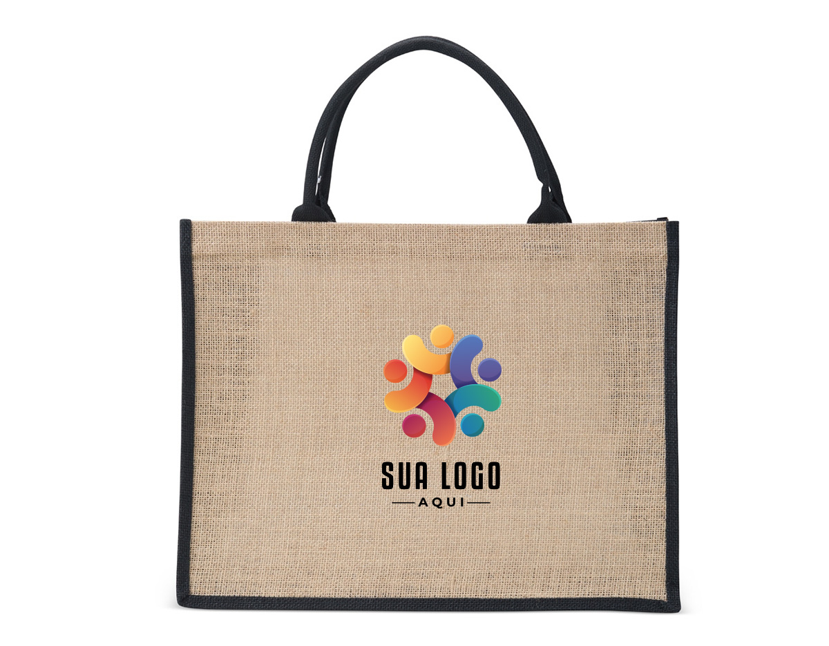 Sacola ecológica confeccionada em juta, um material resistente e sustentável, ideal para substituir as sacolas plásticas convencionais. Suas alças são firmemente costuradas na parte interna, garantindo maior durabilidade e conforto ao transportar objetos. Perfeita para compras, passeios ou uso diário, essa sacola contribui para a redução do impacto ambiental, sendo uma excelente opção para quem busca alternativas ecológicas e práticas. Além disso, a juta é biodegradável e possui um visual rústico e elegante, combinando estilo e consciência ambiental.